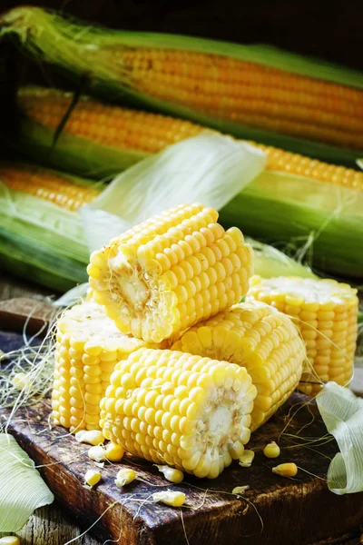 Uncooked sweet corn — Stock Photo, Image