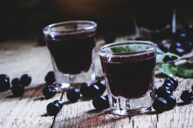 Etanol siyah dağ kül üzerinden üzerinde güçlü alkollü tentür