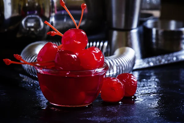 Nástroje a maraschino třešně pruhů — Stock fotografie