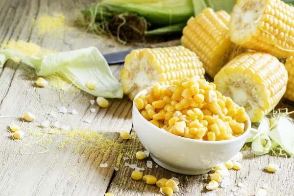 Boiled corn, maize cobs — Stock Photo, Image