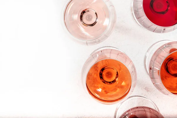 Rosenweingläser Auf Weinprobe Degustation Verschiedener Sorten Farben Und Schattierungen Des — Stockfoto