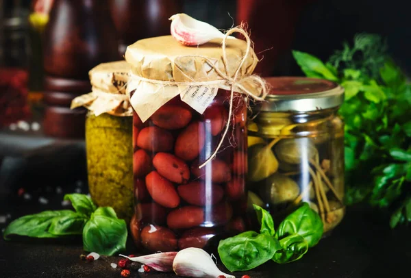 Ζυμωμένο Τουρσί Μαριναρισμένο Διατηρημένα Χορτοφαγικά Ιταλικά Σνακ Και Σάλτσες Βιολογικές — Φωτογραφία Αρχείου