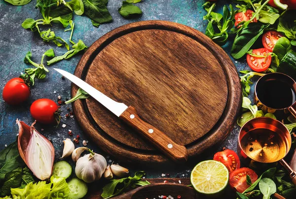 Comida Fresca Helthy Cozinhar Ingredientes Vegetais Fundo Escuro Com Tábua — Fotografia de Stock