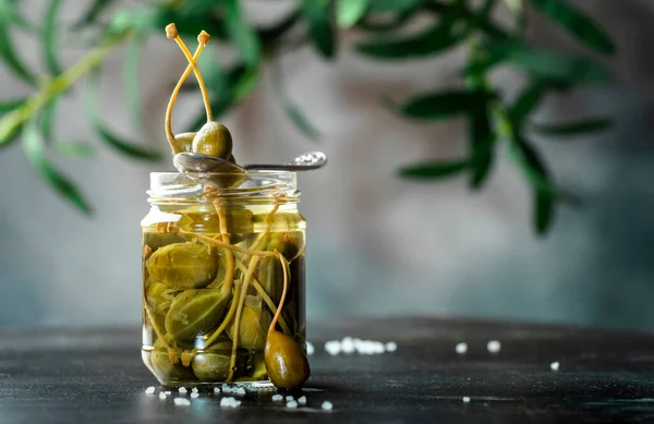 Kappertjes Gemarineerde Gebeitst Ingeblikte Kappertjes Fruit Close Glazen Pot Grijze — Stockfoto