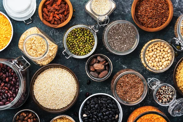 Vários Superalimentos Orgânicos Feijão Grãos Cereais Leguminosas Sementes Latas Jarros — Fotografia de Stock