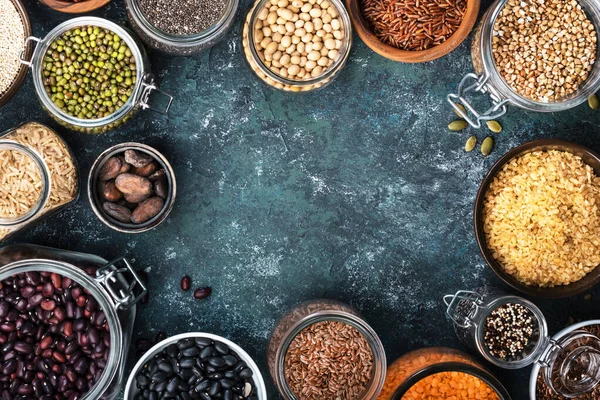 Vários Superalimentos Orgânicos Feijão Grãos Cereais Leguminosas Sementes Latas Jarros — Fotografia de Stock