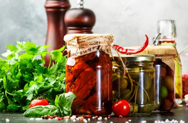 Gefermenteerde Gepekelde Gemarineerde Vegetarische Italiaanse Groenten Sauzen Biologische Zongedroogde Tomaten — Stockfoto