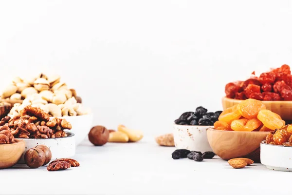 Sortiment Nüssen Und Trockenfrüchten Gesunde Snacks Getrocknete Aprikosen Feigen Rosinen — Stockfoto