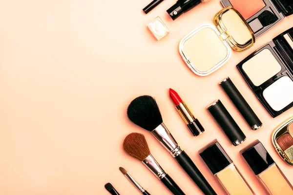 Cosmétiques Décoratifs Professionnels Produits Maquillage Accessoires Sur Fond Rose Style — Photo