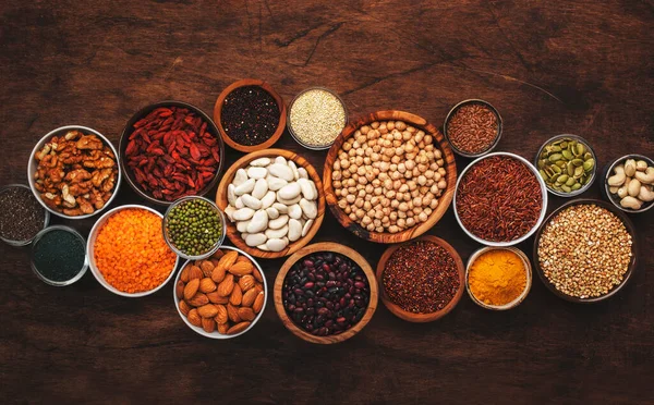 Conjunto Superalimentos Legumes Cereais Nozes Sementes Tigelas Sobre Mesa Madeira — Fotografia de Stock