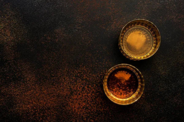 Whisky Americano Bourbon Bicchieri Bottiglia Sfondo Nero Con Spazio Negativo — Foto Stock