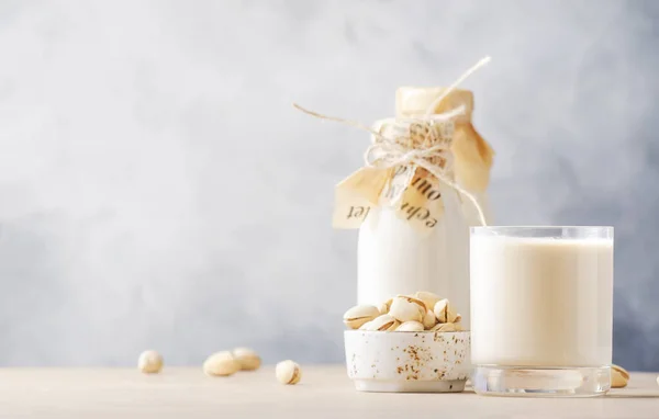 Şişede Kaju Sütü Sütsüz Alternatif Vegan Içeceği Negatif Boşluk — Stok fotoğraf