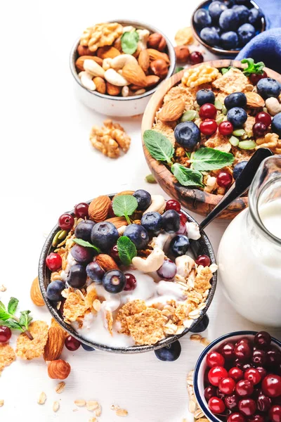 Muesli Skål Och Ekologiska Ingredienser För Hälsosam Frukost Granola Nötter — Stockfoto
