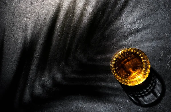 Whisky Bourbon Américain Verres Bouteille Fond Noir Avec Motif Ombre — Photo