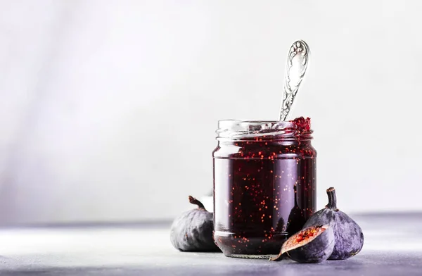 Feigen Confiture Glas Frisches Obst Auf Grauem Küchentisch Negativer Platz — Stockfoto