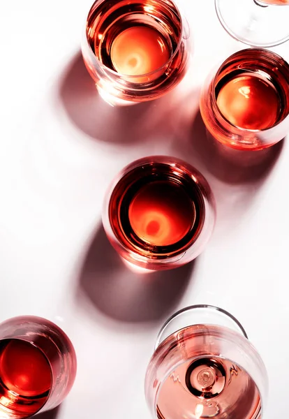 Vino Rosato Diverse Tonalità Calici Sfondo Bianco Degustazione Vini Rosado — Foto Stock