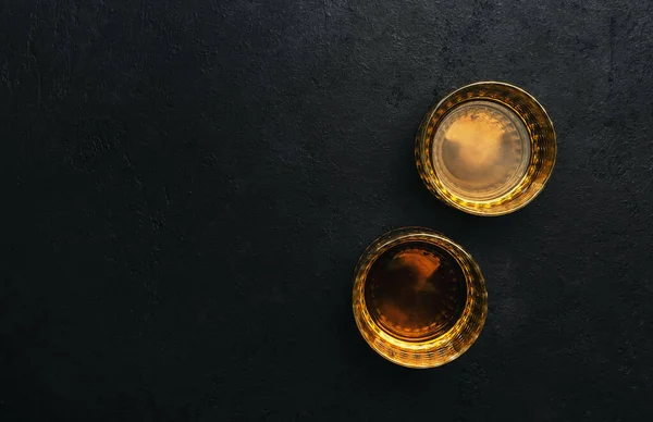 Whisky Bourbon Américain Dans Des Verres Fond Noir Avec Espace — Photo