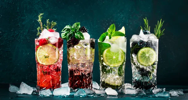 Drinkar Med Cocktails Klassisk Alkoholhaltig Lång Dryck Eller Mocktail Highballs — Stockfoto