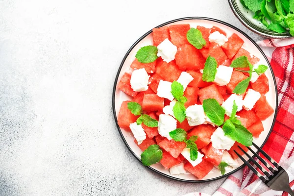 Wassermelonensalat Mit Feta Und Minze Grauer Hintergrund Draufsicht Kopierraum — Stockfoto