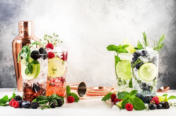 Drinkar Med Cocktails Klassisk Alkoholhaltig Lång Dryck Eller Mocktail Highballs — Stockfoto
