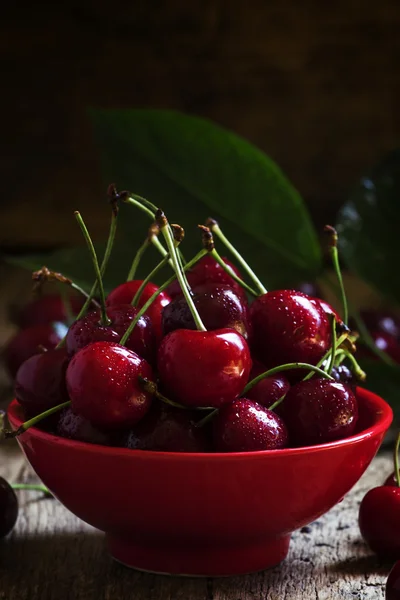 Cerises Rouges Focus Selectif Saison Murs Stock Photo
