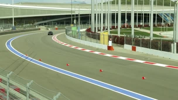 Test drive the car. Formula 1 track. Auto racing. Formula 1 in Sochi. Olympic Park. Fast driving. High-speed vehicles. Road test drive. Speedway. Car racing. — Stock Video