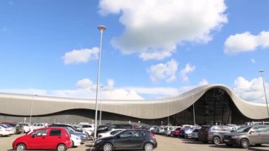 Rusya. Krasnodar. 5/06/2016. Açıklayıcı içerik görüntüleri. Karmaşık Oz alışveriş merkezi. Büyük alışveriş merkezi. Gökyüzü bulutlar