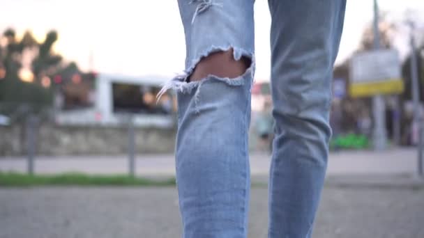 Young fashionable attractive man walks around the city — Stockvideo