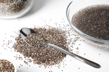 Chia tohum ile kaşık oluşturma