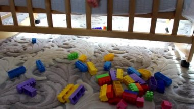 Çocuk karyolası oynarken Oluşturucu