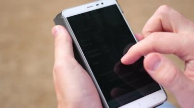 Smartphone ve el kontrol yakın çekim