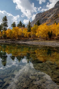 Sonbaharda güzel göl 