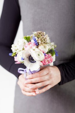 Güzel bir bahar buketi tutmak