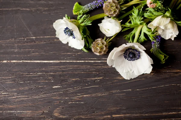 Eski ahşap paskalya çiçekleri