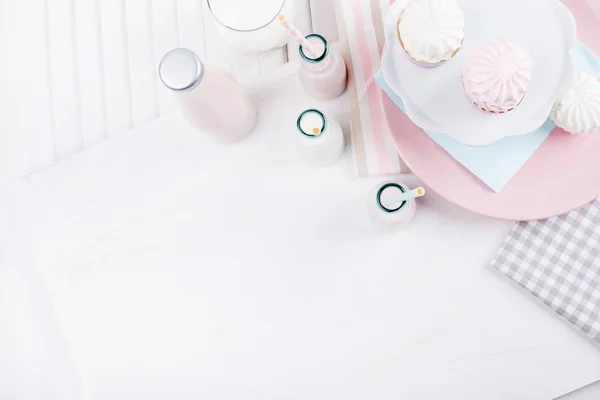 Masa üstü pembe ve mavi bebek duş