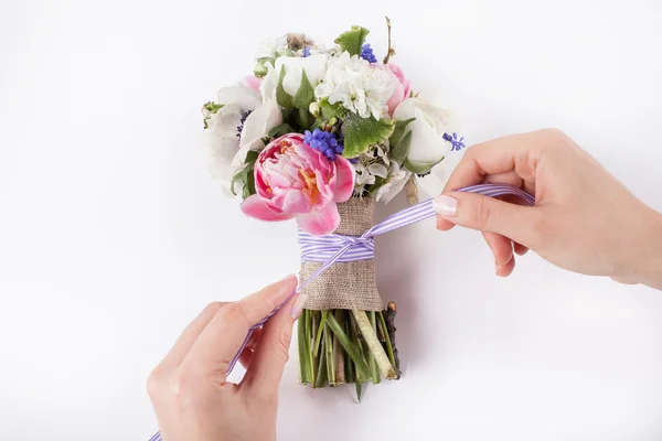 Prepering a beautifull spring bouquet