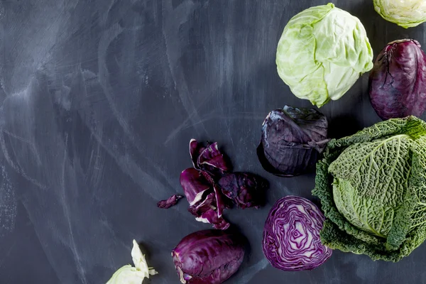 Tebeşir siyah tahta üzerinde farklı lahana