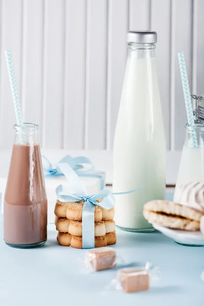 Tatlılar, şekerlemeler, kurabiyeler ve sütle kutlama 