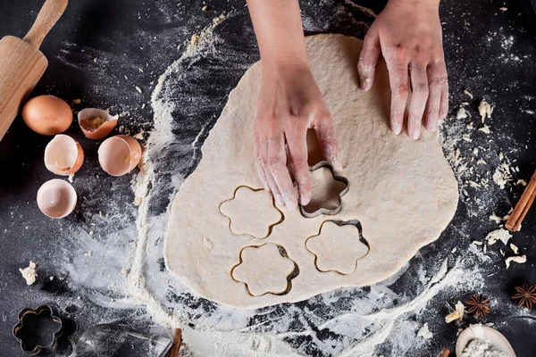 Tahtada ev yapımı kurabiyeler