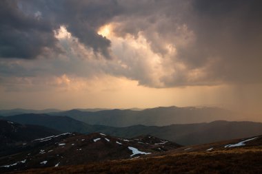 bahar dağ manzarası