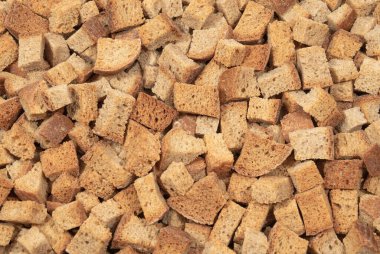 Arka plan olarak çavdar ekmekli kızarmış ekmek. Yiyecek ve fırın ürünleri