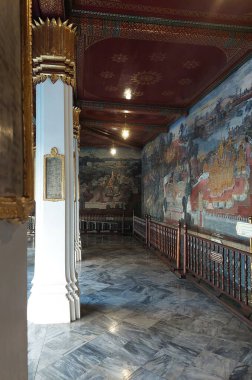 Bangkok, Tayland 3 Ocak 2026: Wat Phra Kaew içindeki duvar resimleri Ramayana, Tayland ulusal destanından sahneler.