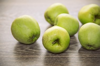 Yeşil elmalar kapatın.