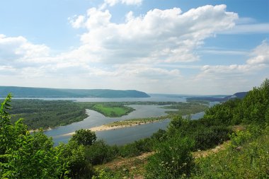 Yaz aylarında Volga Nehri