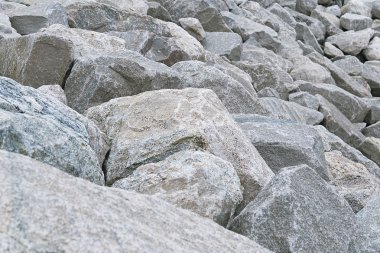 Arka plan gri ve kahverengi granit kayalar