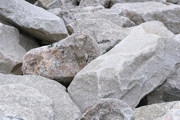 Arka plan gri ve kahverengi granit kayalar