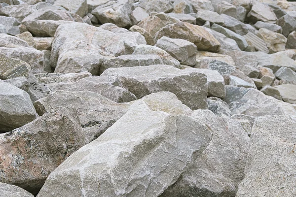 Arka plan gri ve kahverengi granit kayalar