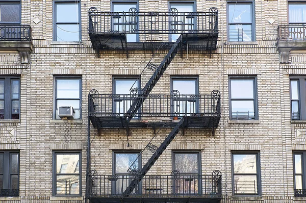 Zwarte Brandtrap — Stockfoto