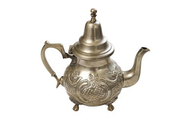 Beyaz bir arka plan üzerinde izole Fas gümüş çaydanlık