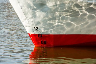Su hattı Vltava Nehri üzerinde
